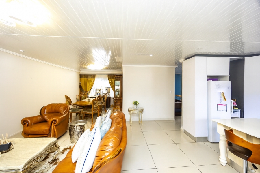 5 Bedroom Property for Sale in Beacon Bay North Eastern Cape